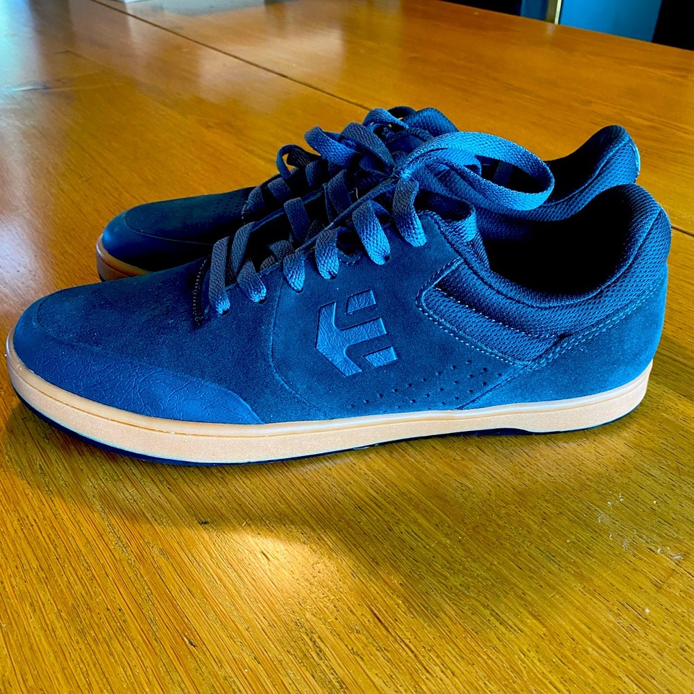 Men’s Etnies skate shoes size 10